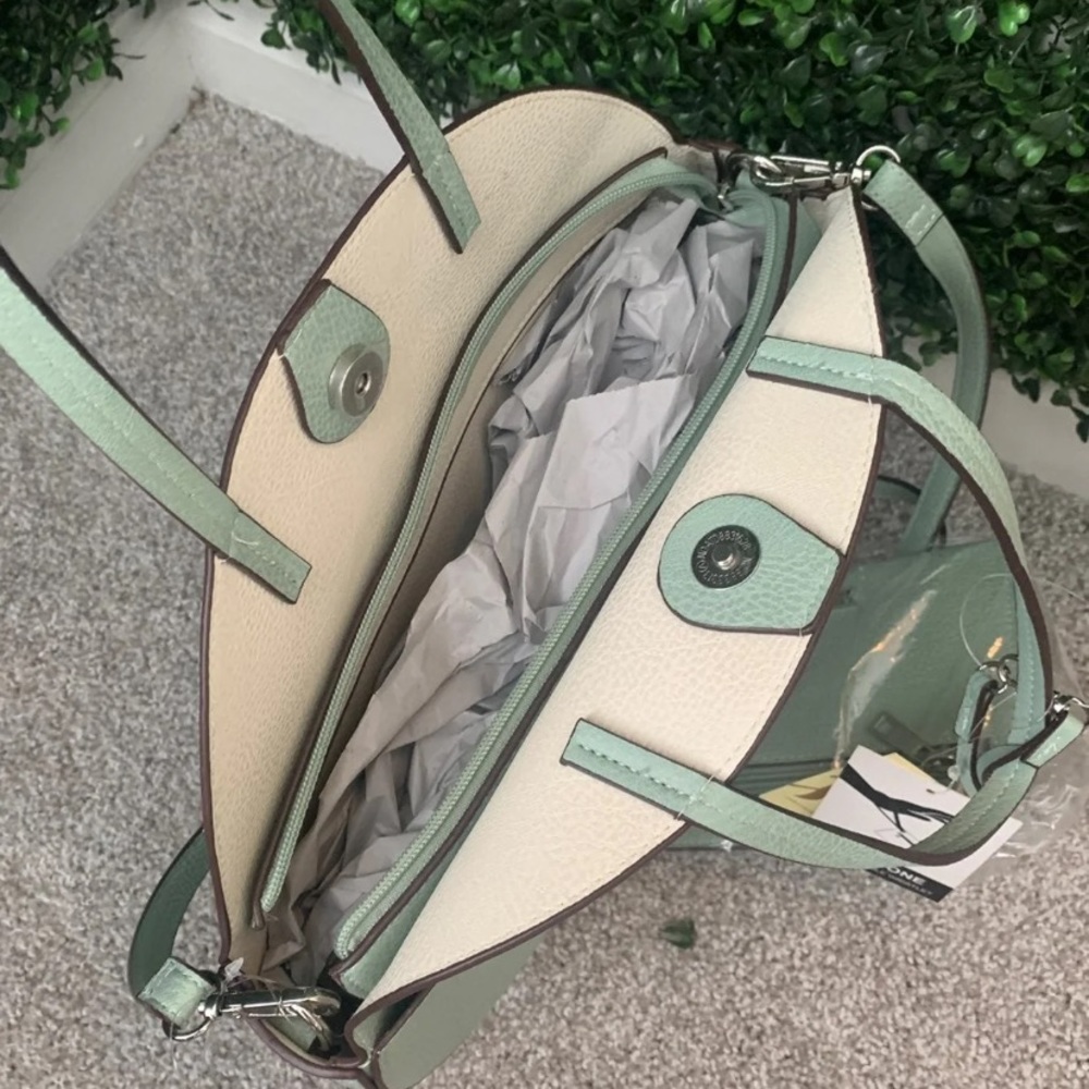 Unique style purse - Picture 3 of 3